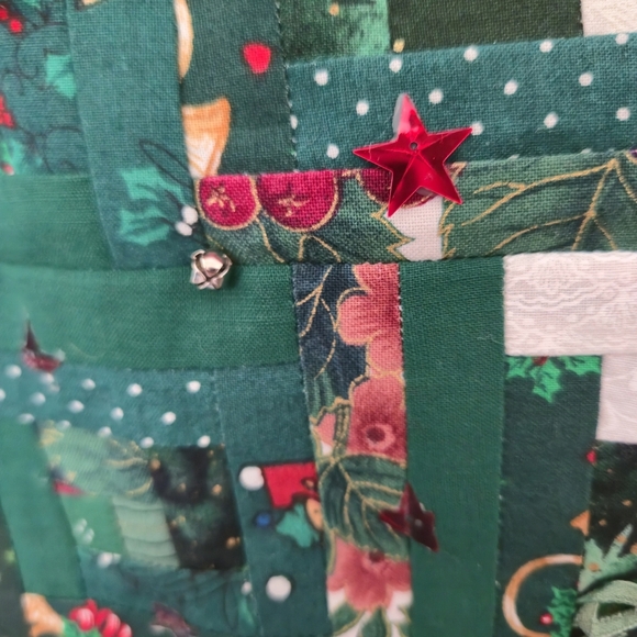 Christmas Tree Quilted Wall Hanging Handmade Decor Log Cabin Style Bells & Bows - Picture 6 of 11